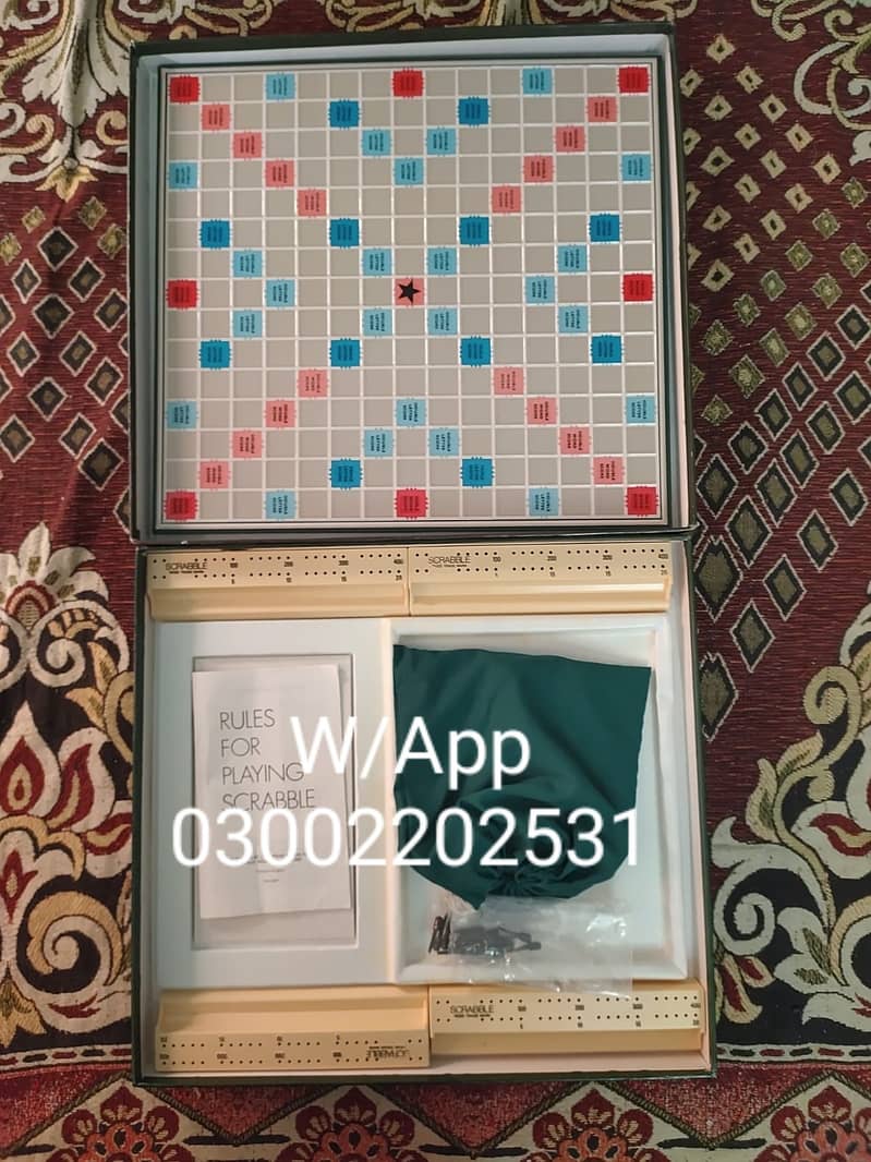 Scrabble Deluxe plastic board 0