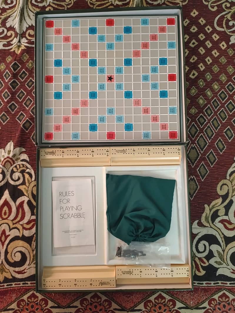 Scrabble Deluxe plastic board 2