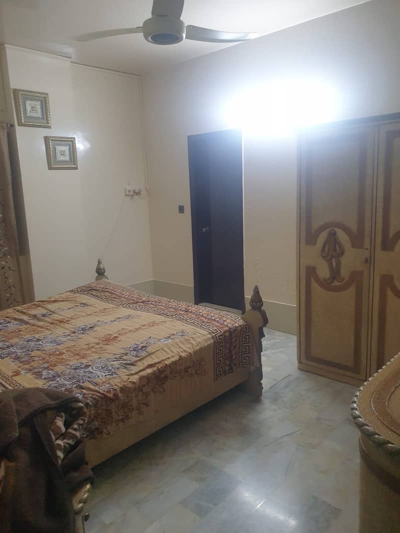 FLAT AVAILABLE FOR SALE (Bahadurabad near crescent roll corner ) 10