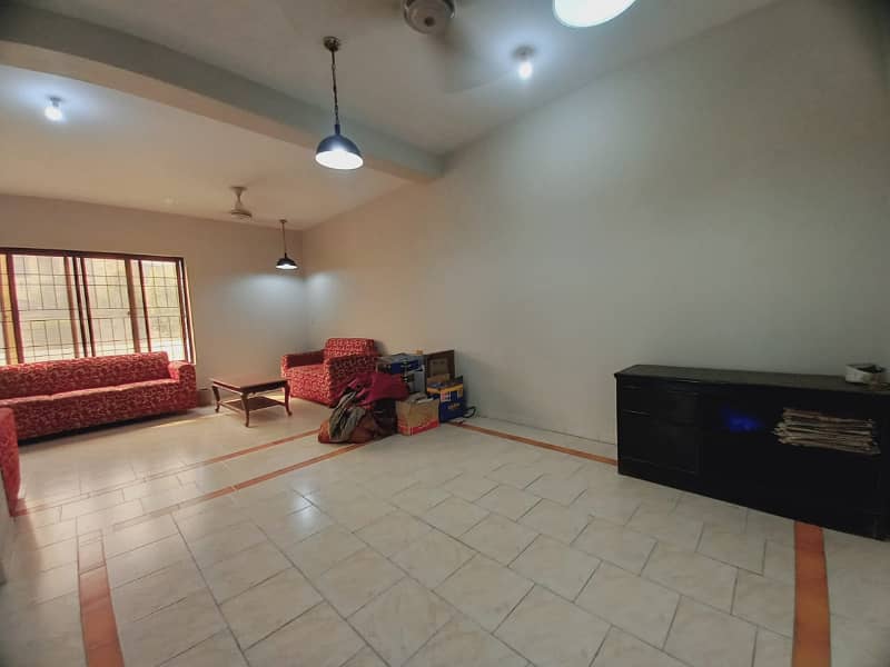 10 marla fully renovated beautiful bungalow for sale in Eden avenue new airport road lahore 6