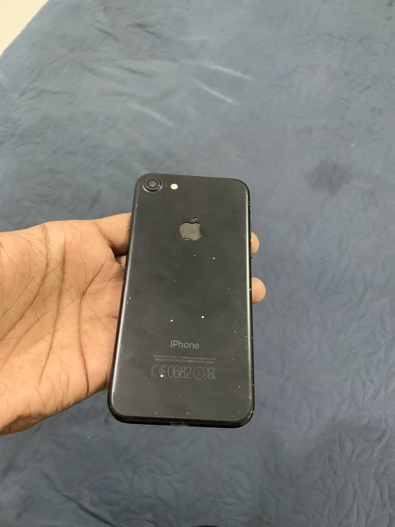 iPhone 7 black pta approved 32gb 1