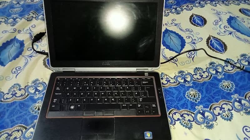 DELL LATITUDE E6320 1