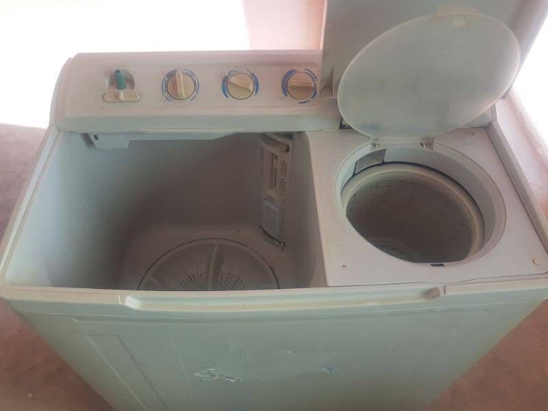 Haier semi automatic washing Machine 2