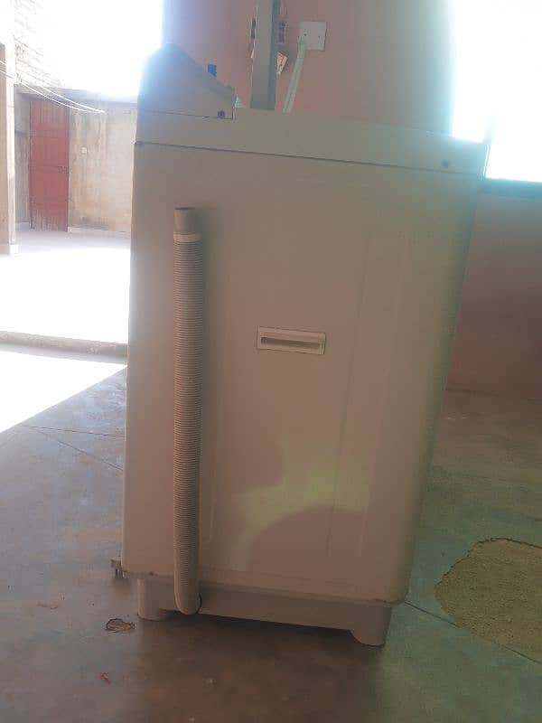 Haier semi automatic washing Machine 5