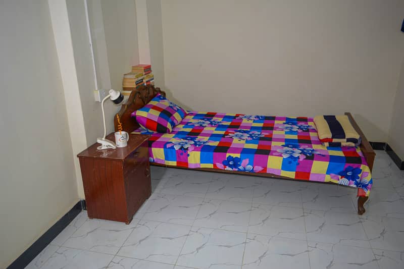 Furnished Bedroom And Geyser For Rent In Farid Town Near Masjid Shohda Only For Job Officers & Business Man Not For STUDENTS 1