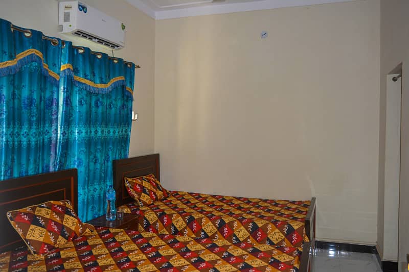 Furnished Bedroom And Geyser For Rent In Farid Town Near Masjid Shohda Only For Job Officers & Business Man Not For STUDENTS 11