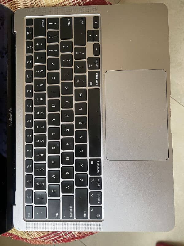 Apple Macbook Air 2020 M1 chip 8gb/256gb 6