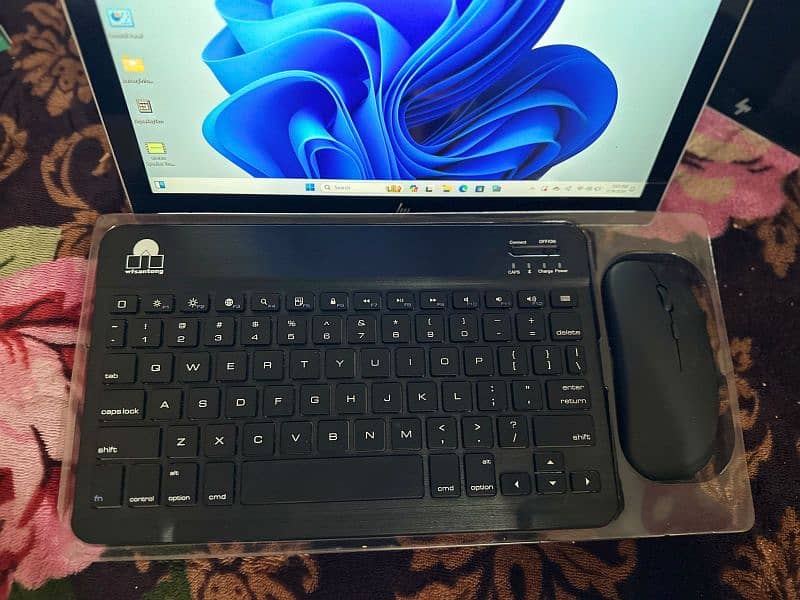 HP Elite x2 G4 13.3", Intel Core i5-8365U, 16GB Ram, 256GB SSD 10