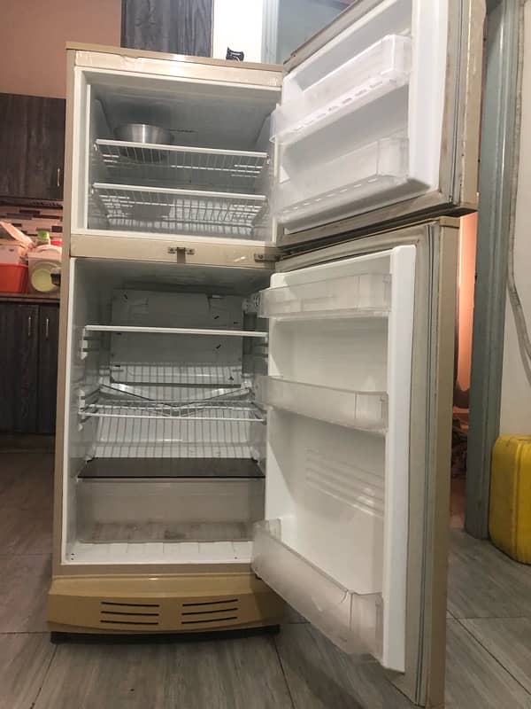 fridge in best condition 1