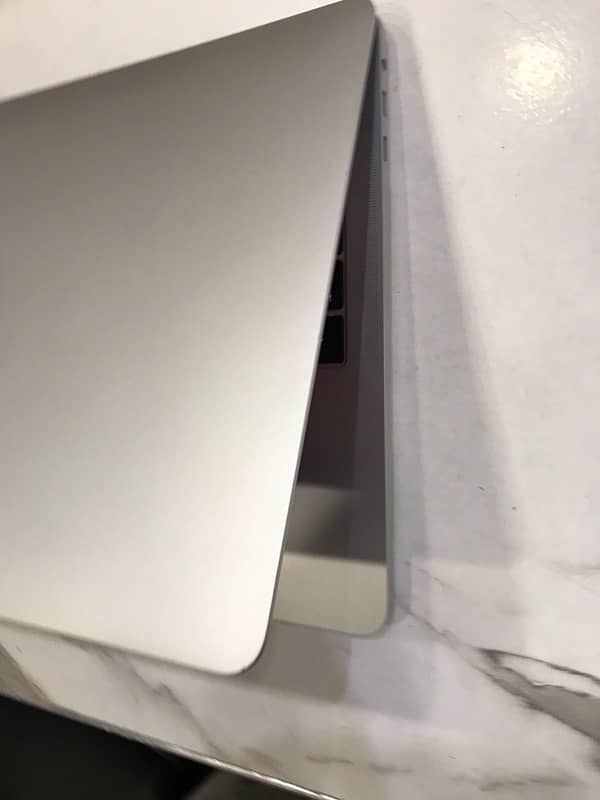 Macbook Pro 2017 13/SSD 512gb Macbook for sale 2