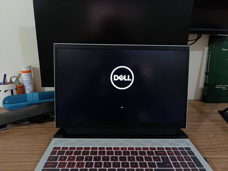 Laptop DELL G15 12th gen 16GB/512GB AMD Ryzen 7 6800H Radeon Graphics 0