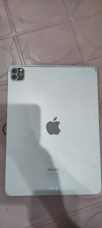 Apple iPad pro  M 2 chip 11 inch 2