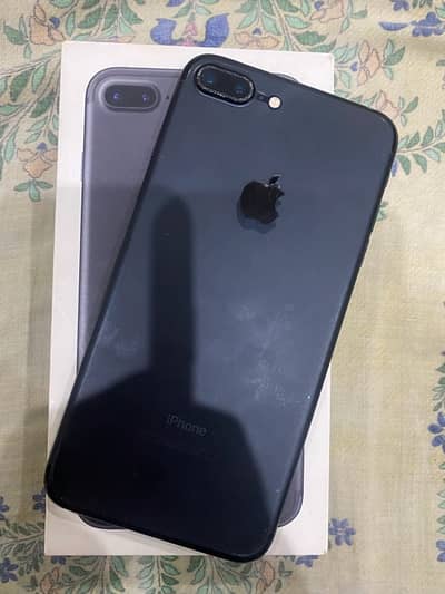 IPHONE 7+ with box