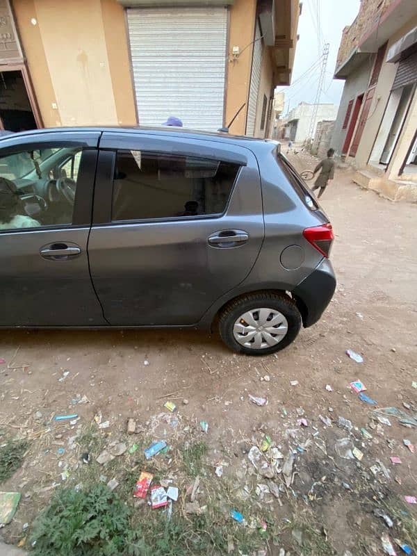 Toyota Vitz 2011 3