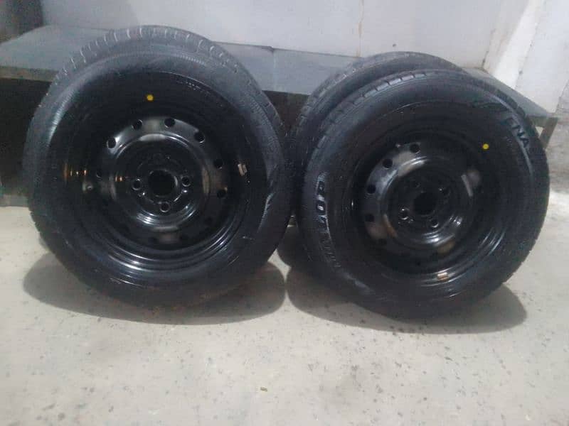 alto tyre and rims good condition 3