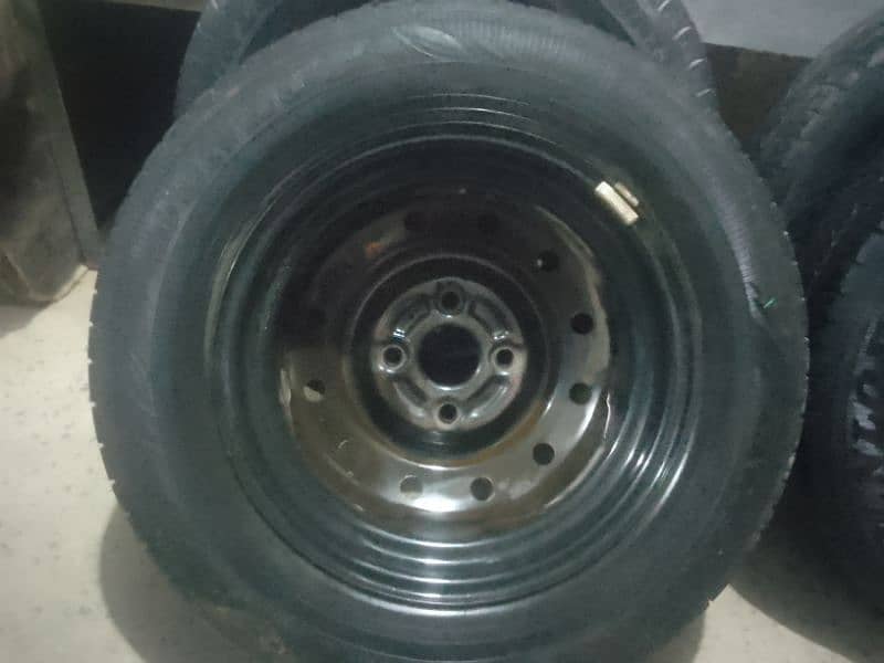 alto tyre and rims good condition 4