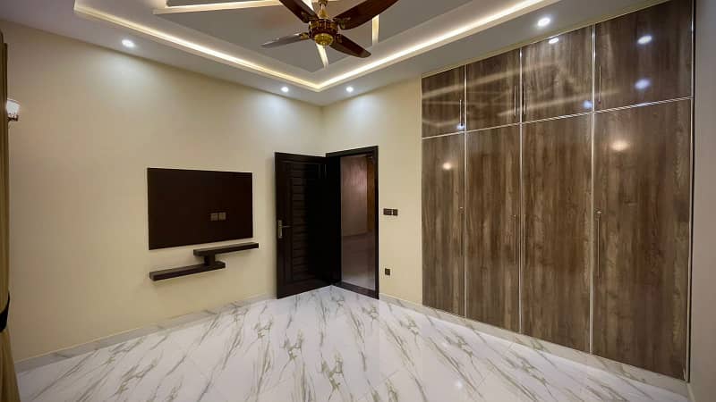 Brand New 10 Marla House for Sale in Johar Block 18