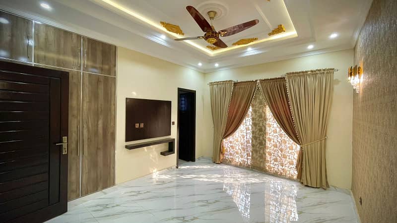 Brand New 10 Marla House for Sale in Johar Block 21