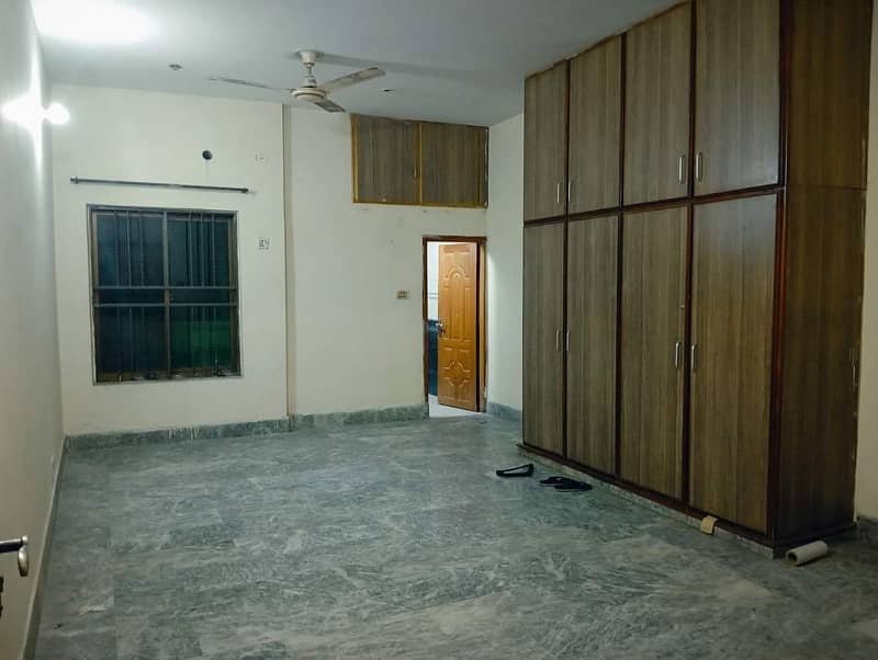 12 marla upper portion in johar town 4