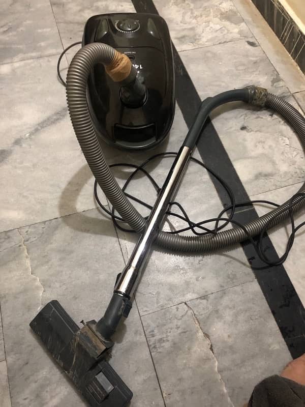 vaccum cleaner 1