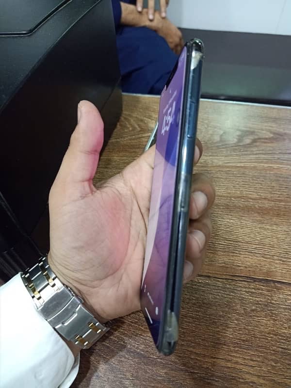 Iphone 11 pro max Pta approved 1