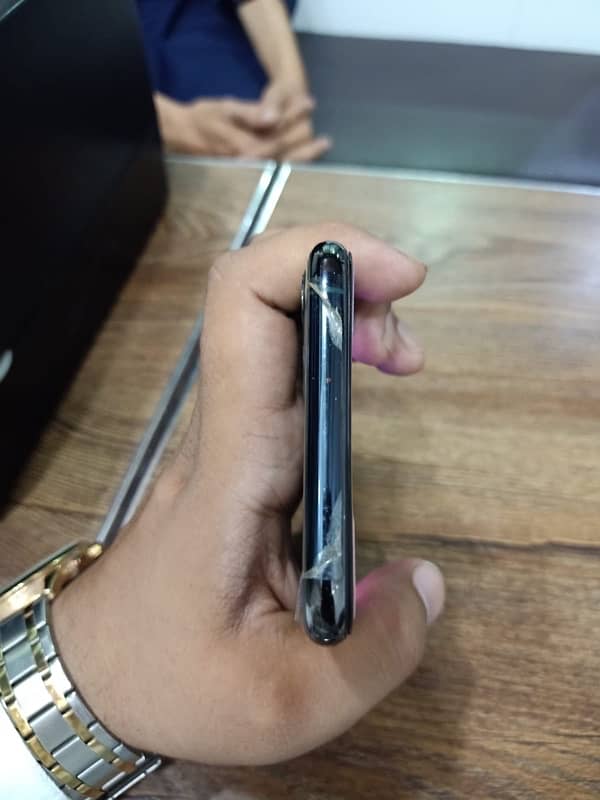 Iphone 11 pro max Pta approved 5