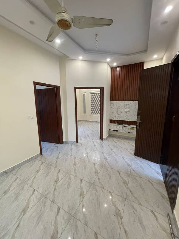 5 MARLA NEAR TO PARK HOUSE AVAILABLE FOR RENT DREAM GARDENS LAHORE 9