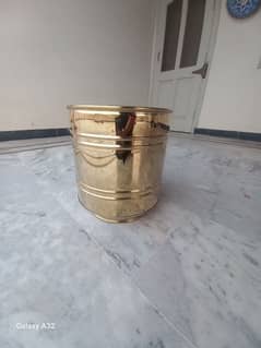 Stainless steel golden plant pot