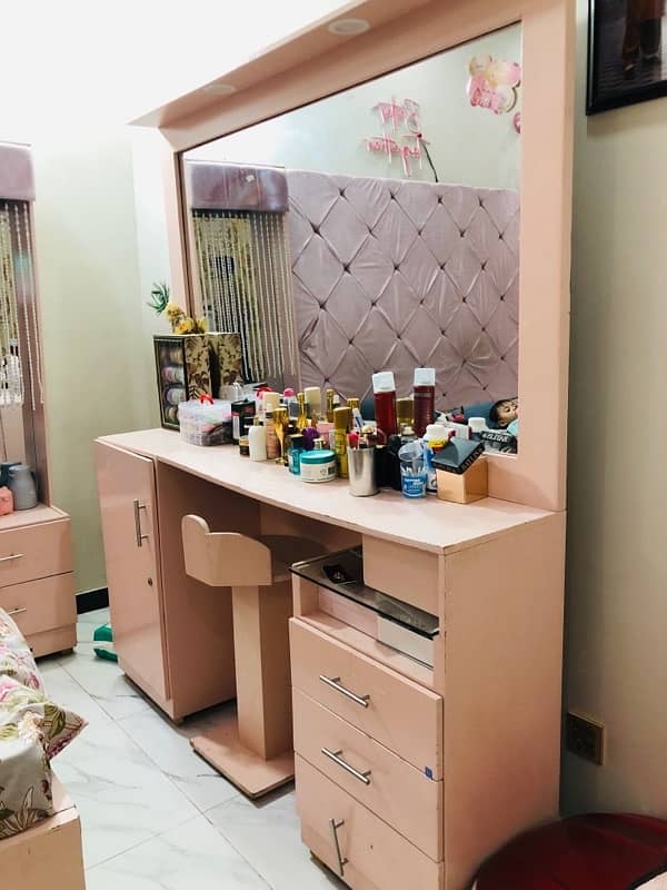 Rose Gold Dressing table with chairs and light 0