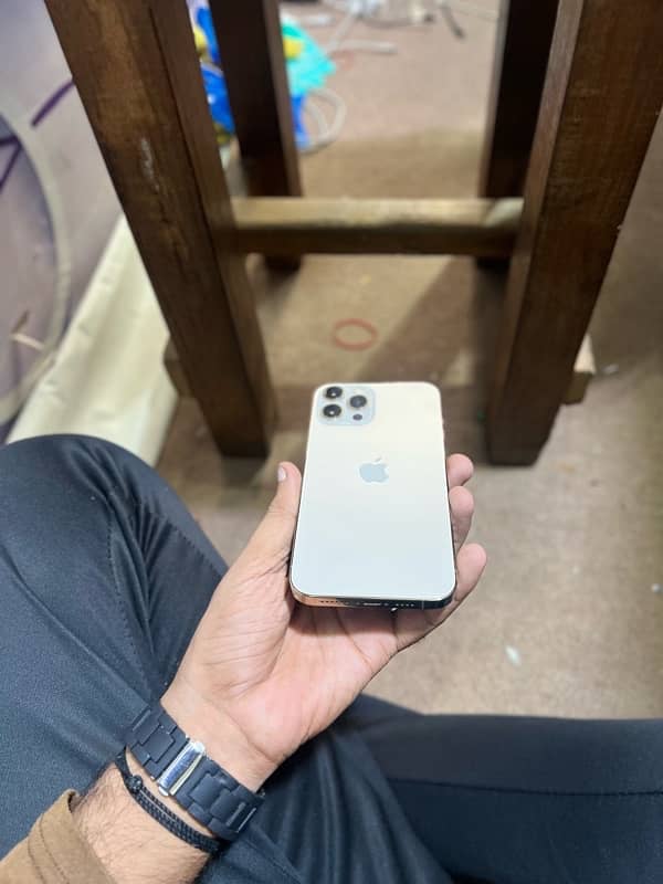 i PHONE 12 PRO MAX NON PTA NON ACTIVE 4  MONTHS SIM TIME 4