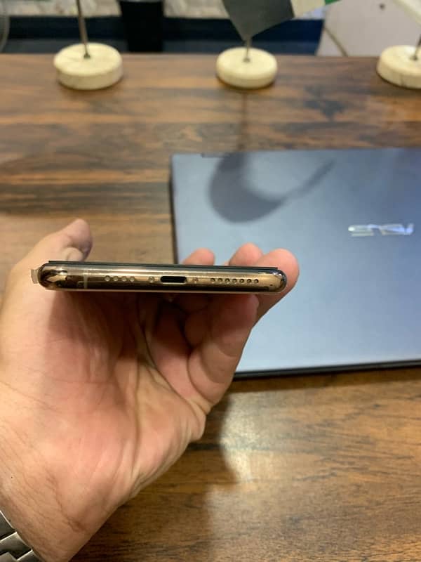 iPhone XSMAX 256gb PTA Approved 5