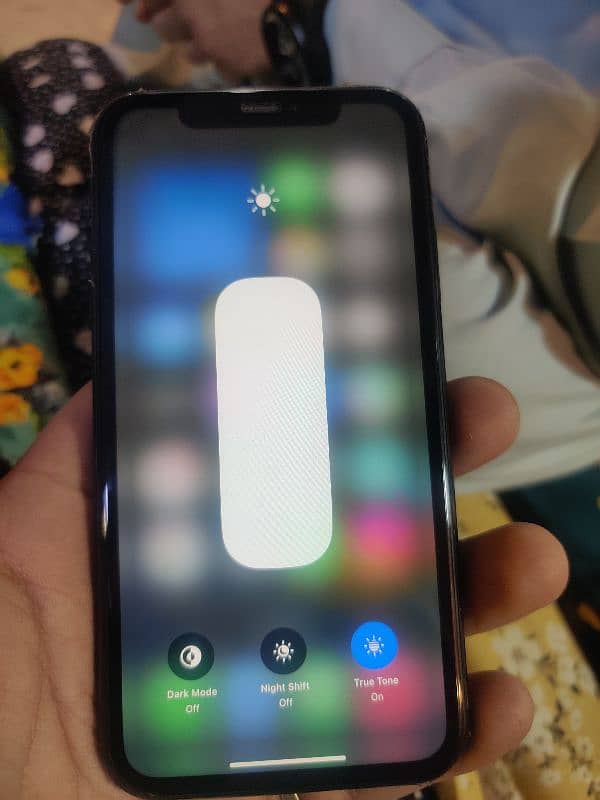 Iphone XR  bettry helth79 back change and crack thori se side per 0