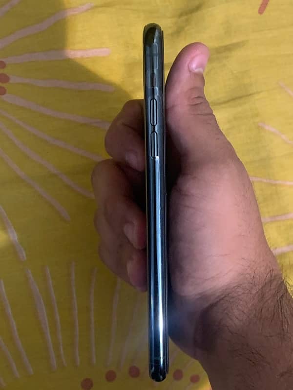 iPhone 11 Pro Max 256GB 4