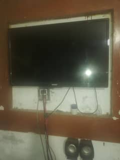 ORIENT 29INCH LED T. V FRESH PEES