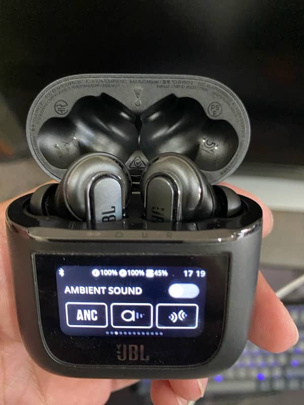 JBL TOUR PRO 2 Earbuds 4