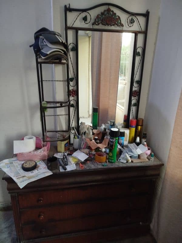 Dressing table and wardrobe for sale 3