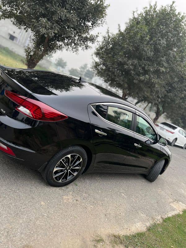 Hyundai Elantra 2022 4