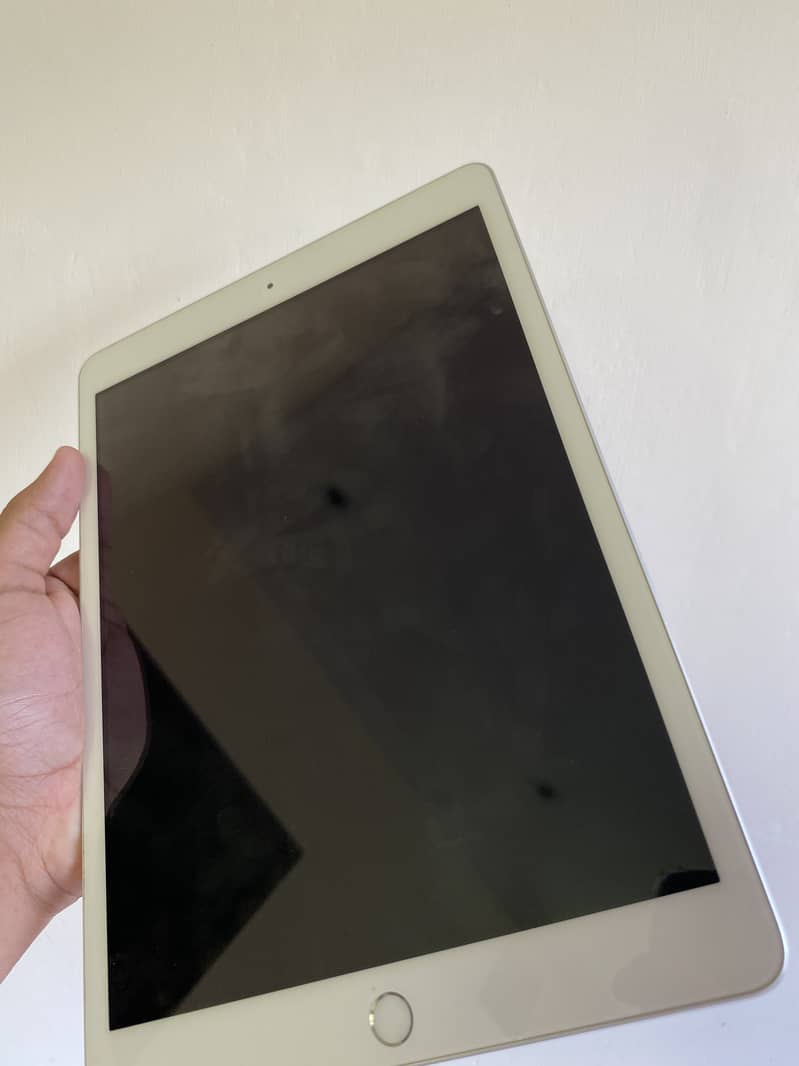 Ipad 8th gen with box 10/10 2