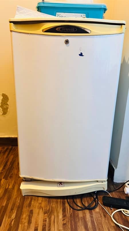 Waves refrigerator for sale 0