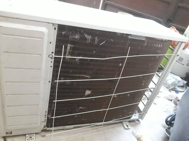 GREE DC INVERTER 1.5 TON HEAT & COOL. 2