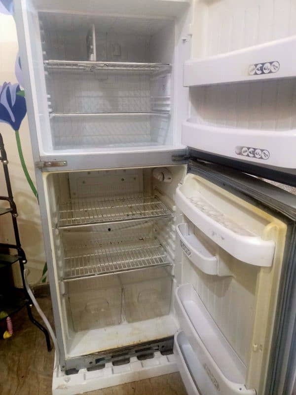 Glass door refrigerator medium 4