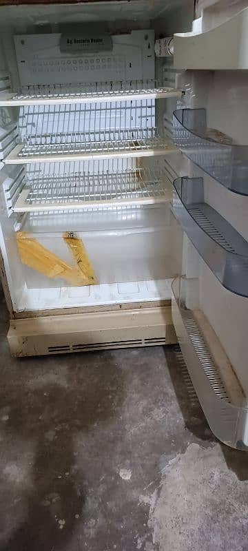 Pel Arctic Jumbo Size Fridge available 100% oka no work required 1