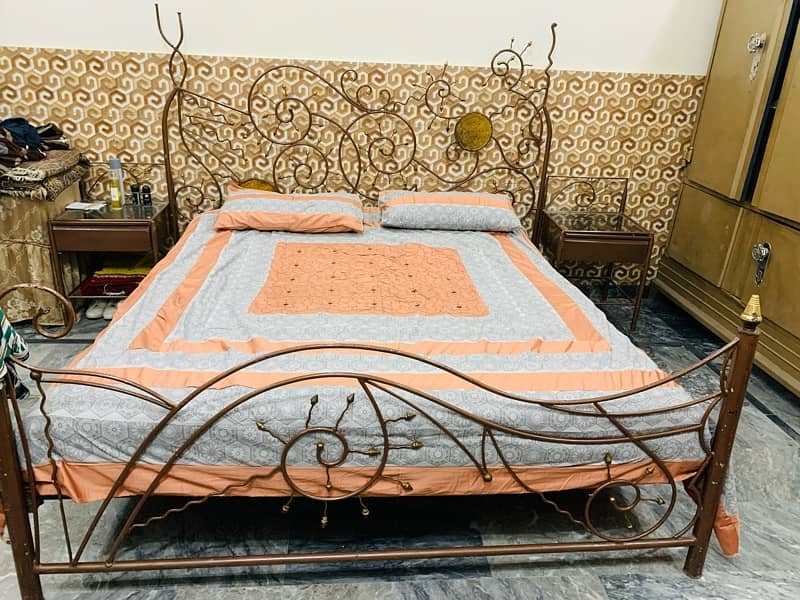 iron bed hain 0