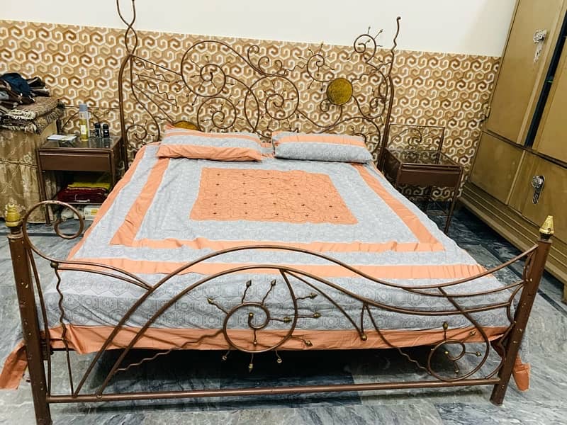 iron bed hain 1