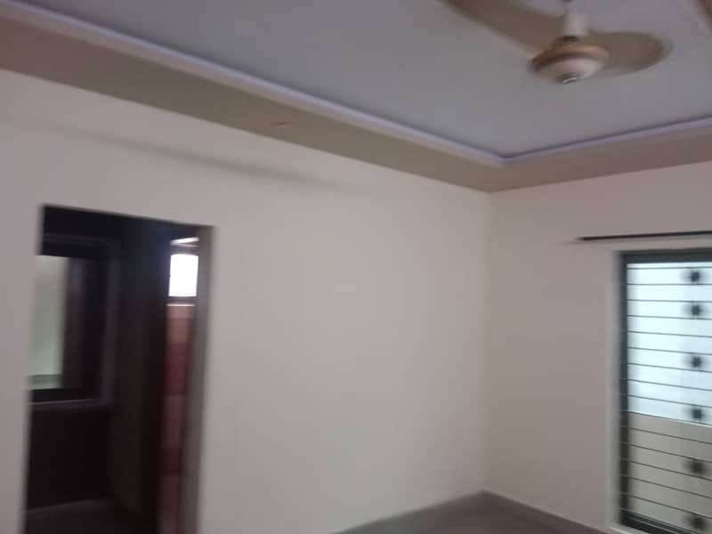 Used 10 Marla House For Sale in Wapda Town phase 1 6