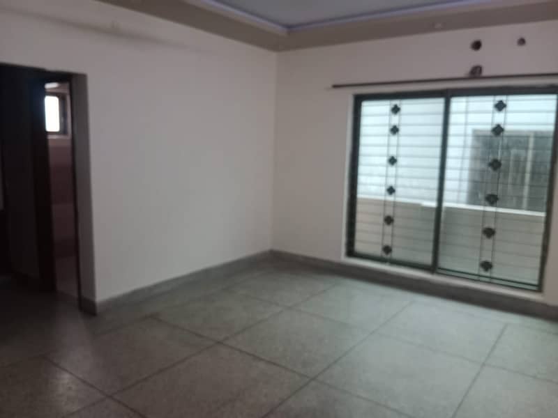 Used 10 Marla House For Sale in Wapda Town phase 1 9