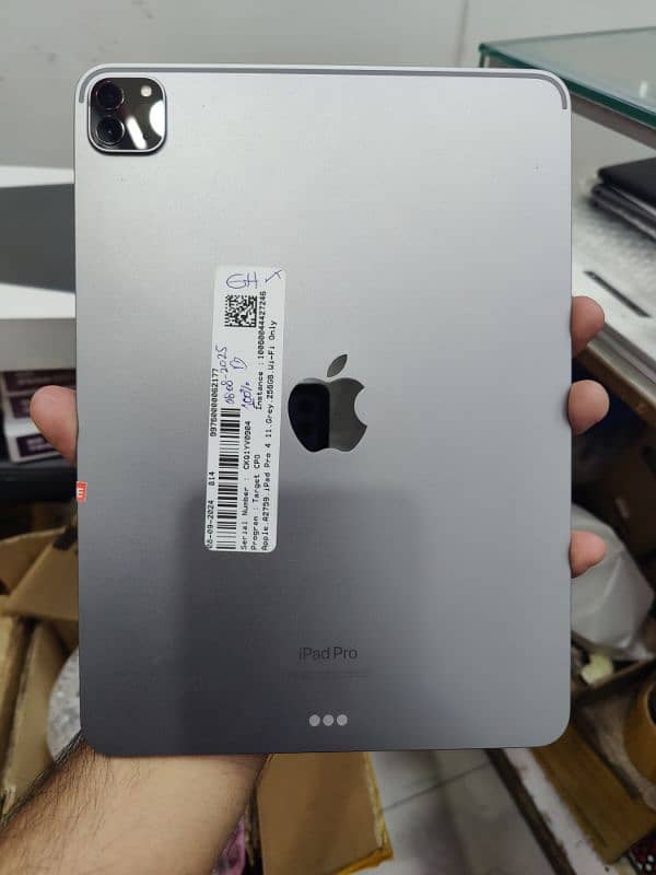 apple ipad pro M2 (256gb) 2