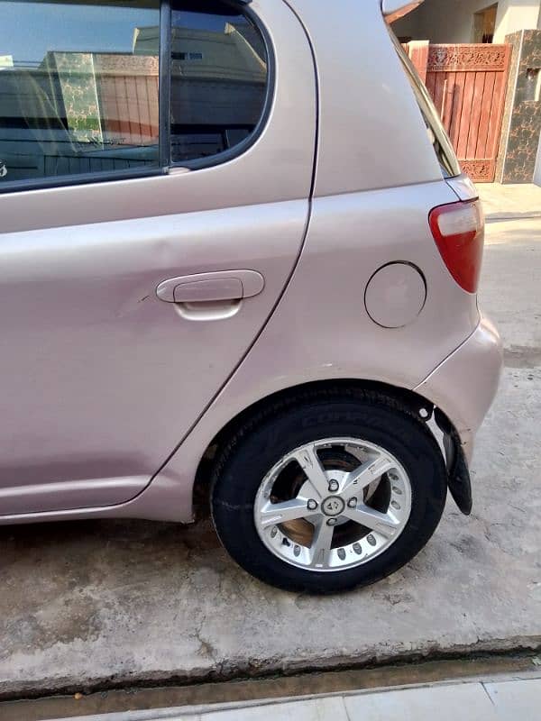 Toyota Vitz 2000 1