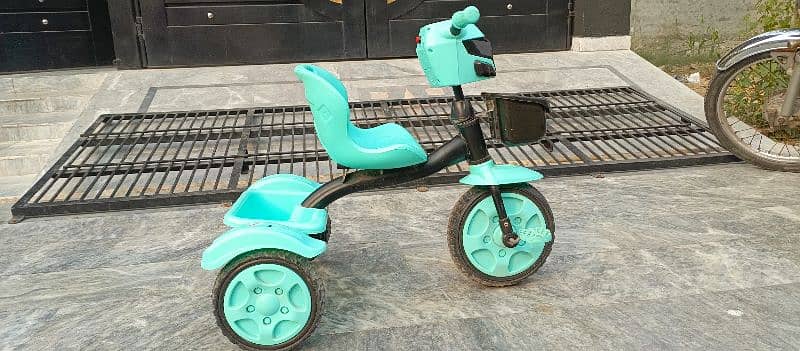 kids trycycle  for sale look like little bit used 1