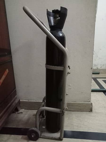 10LITER OXYGEN CYLANDER WITH STAND AND REGULATOR 03414070124 2